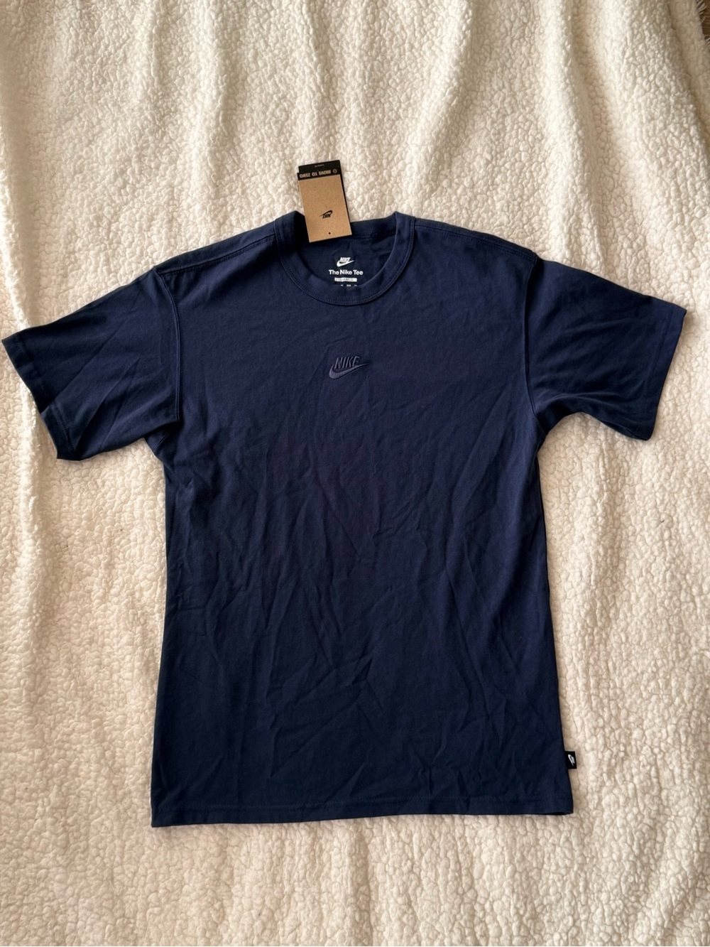 Nike Men’s Navy Crewneck Short Sleeve Tee